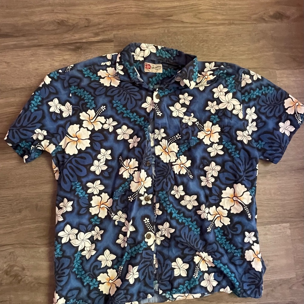 Hilo Hattie Blue and White Casual Button Down Shirt
